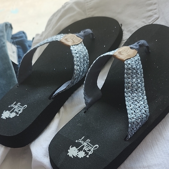 Jellypop Woven Blue and Black Sandals New - Picture 1 of 2